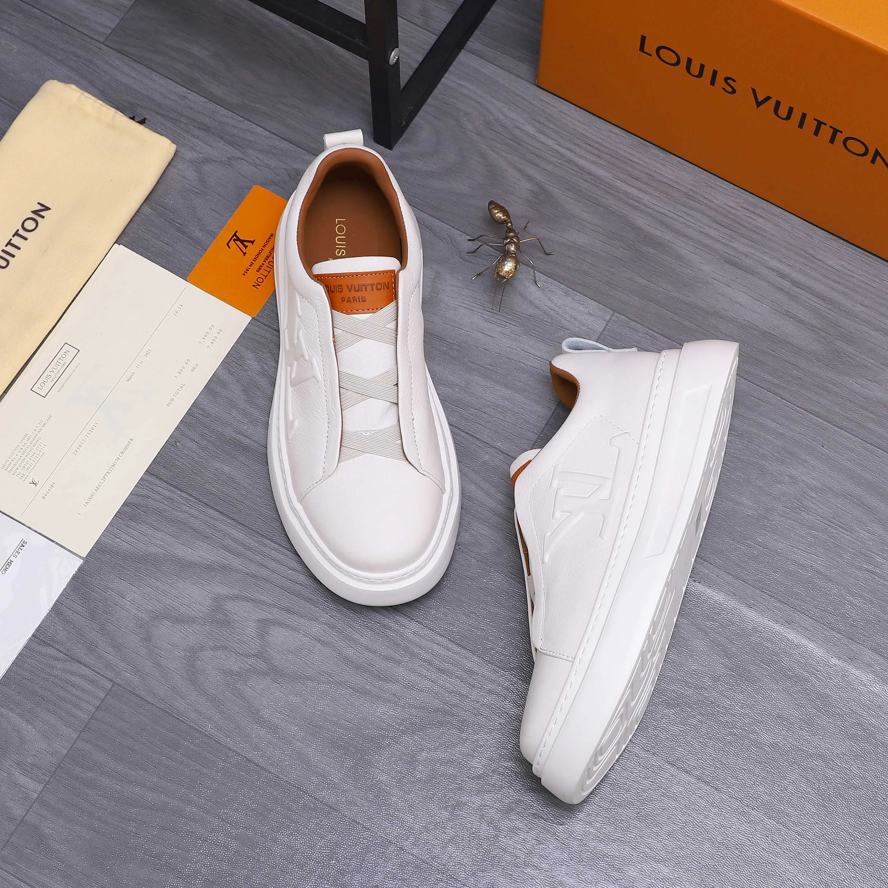 Men's shoes 💰p480 Product trademark: LV "Louis Vuitton" business casual men's shoes Regular size: 38-44 Product material: Selected high-quality pebbled cowhide upper, cowhide lining, rubber outsole